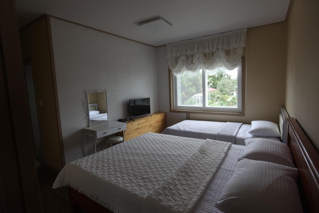 Good Day Pension Seogwipo Room photo