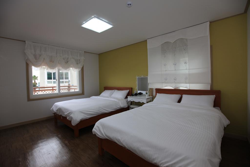 Good Day Pension Seogwipo Room photo